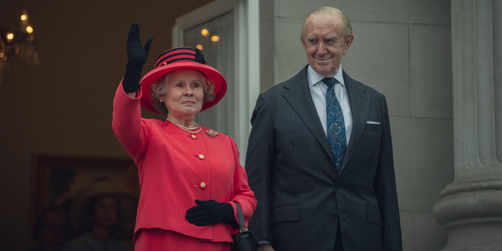 Imelda Staunton 以《王冠 The Crown》中飾演英女王二世一角獲2024年艾美獎劇情類影集女主角提名。(Photo: Netflix)