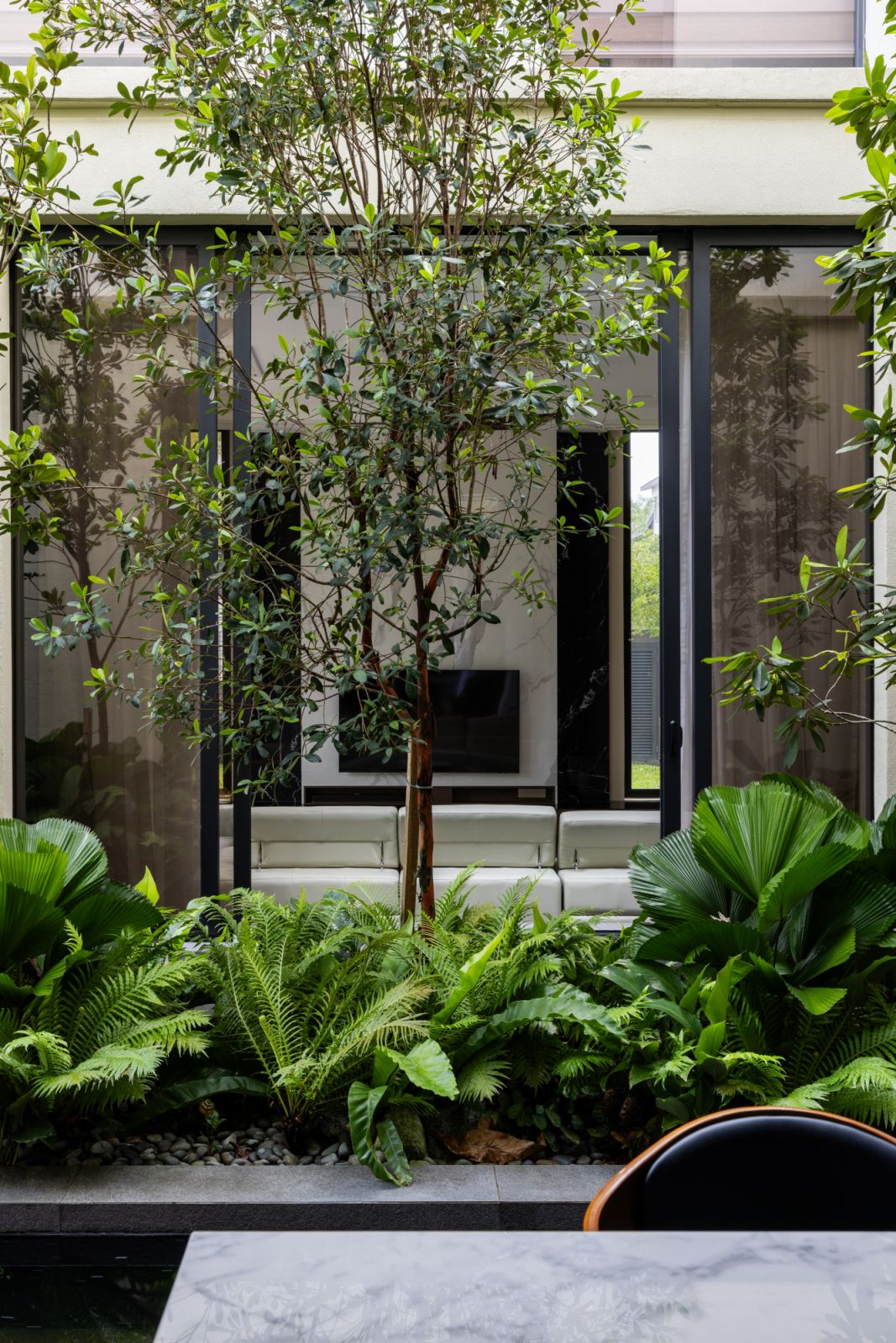 Views of the courtyard throughout the house