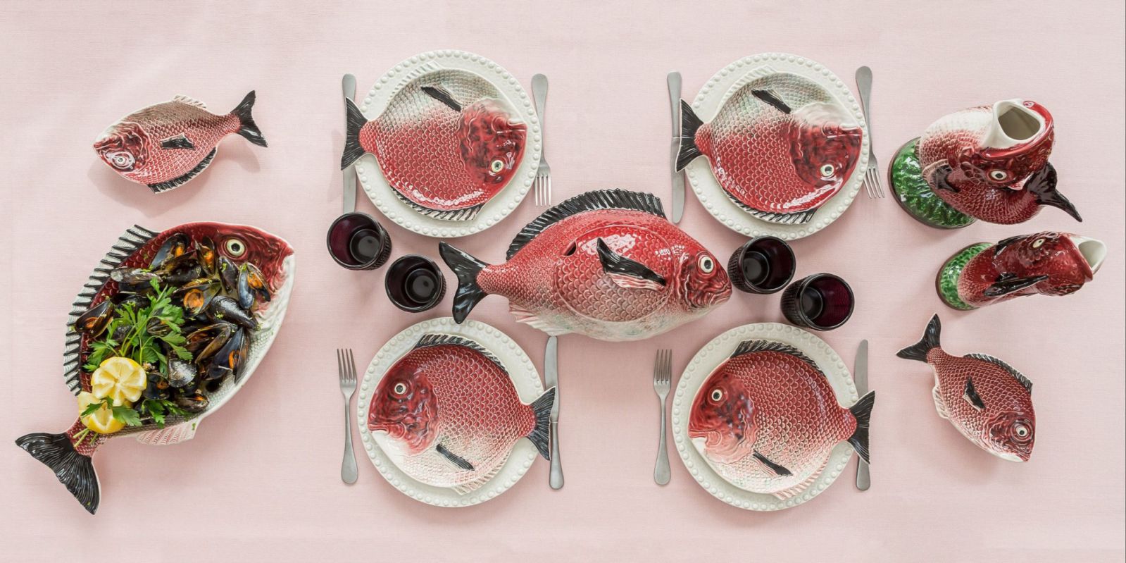 A school of Bordallo Pinheiro's Fish collection (Photo: Instagram / @bordallopinheiroofficial)