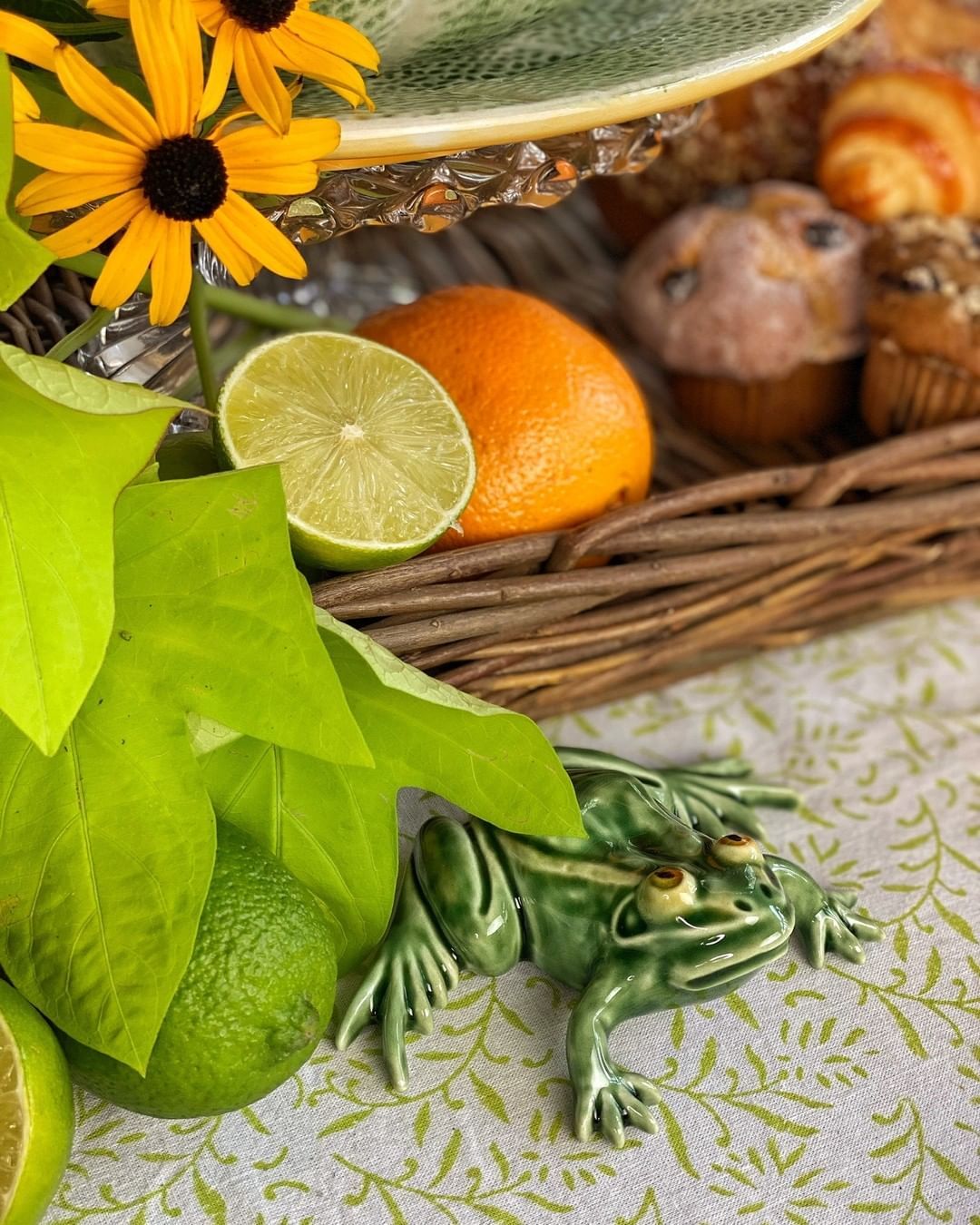 Lifelike figurines to decorate the table (Photo: Instagram / @bordallopinheiroofficial)
