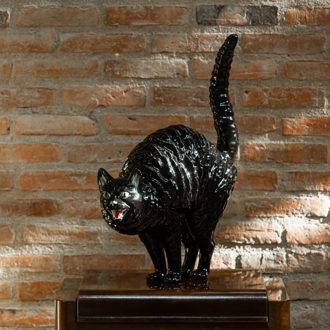 A homage to the artist's cat Pili (Photo: Instagram / @bordallopinheiroofficial)