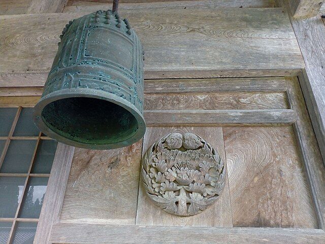 Brass bell and carved wooden seal near Ainokura Folklore Museum 相倉民俗館 Nanto, Toyama, Japan (Photo: Savannah Rivka/Wikimedia Commons)