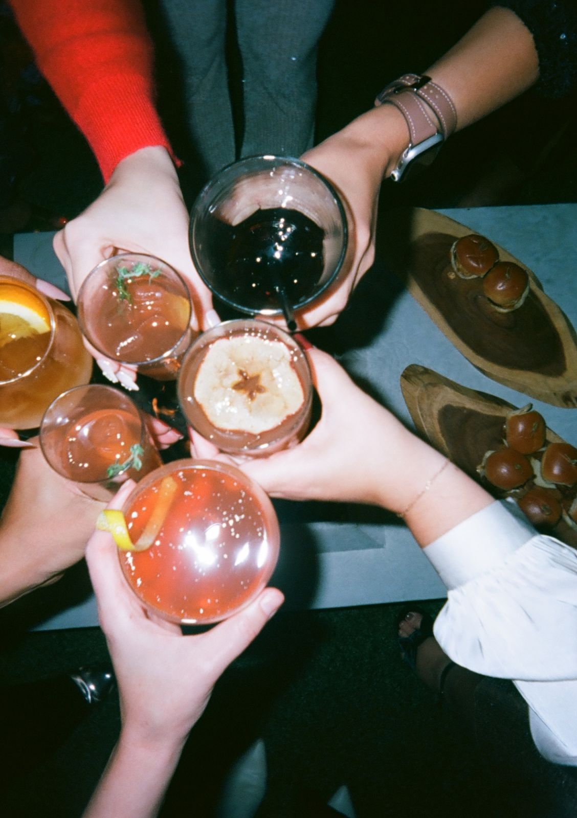 Glasses of cocktails (Photo: Dupe Photos)