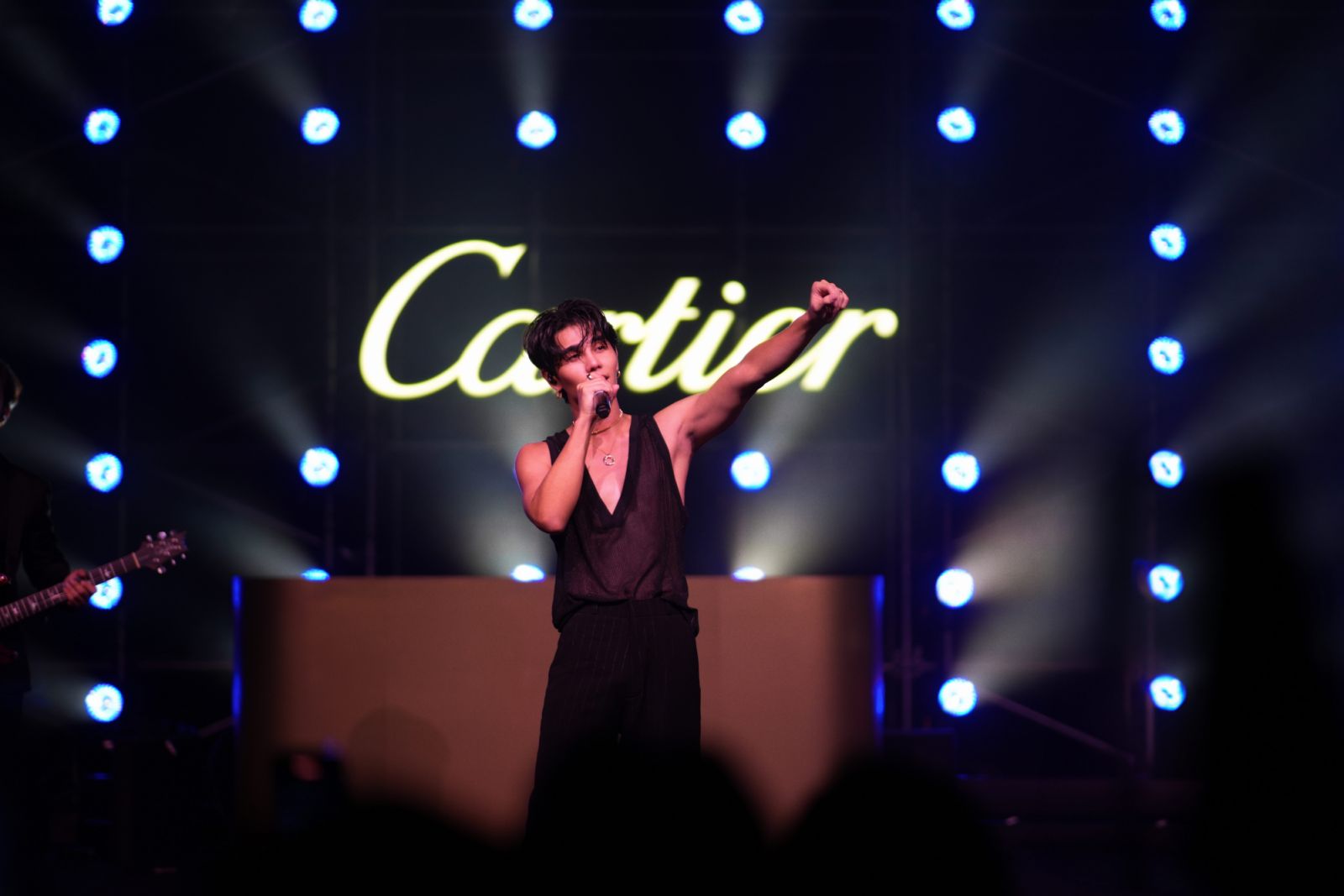 Jeff Satur performing