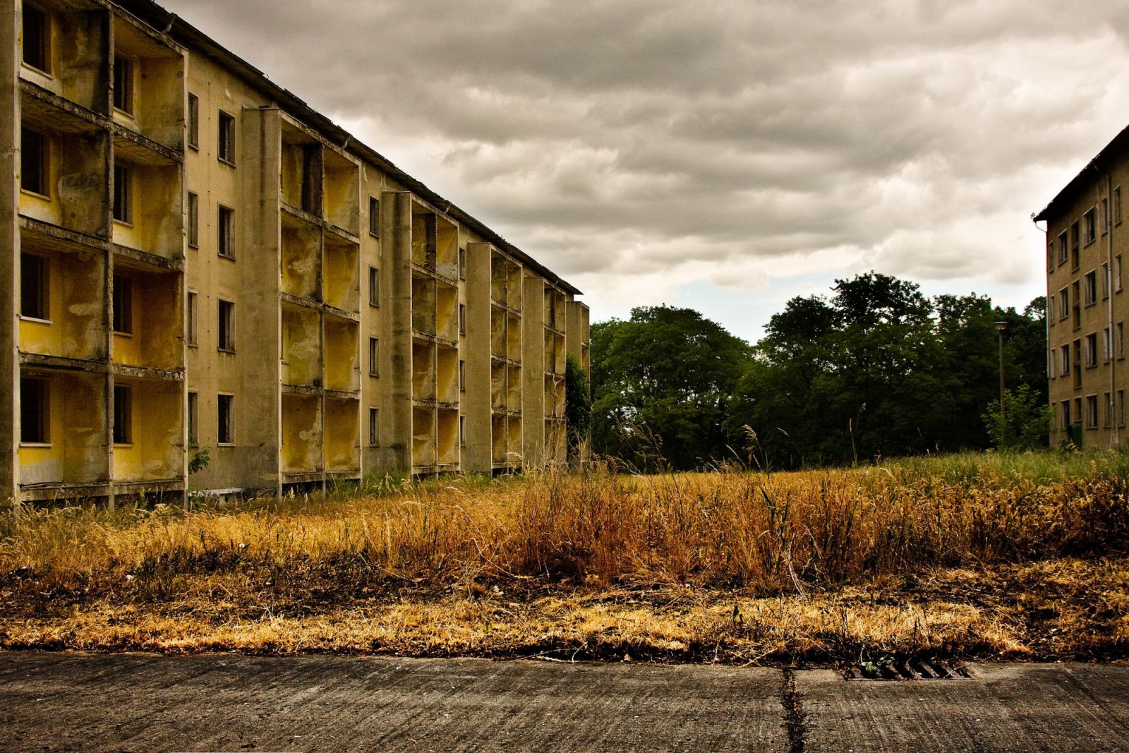 The abandoned apartment buildings in the 1936 Berlin Olympic Village (Photo: WikiCommons)