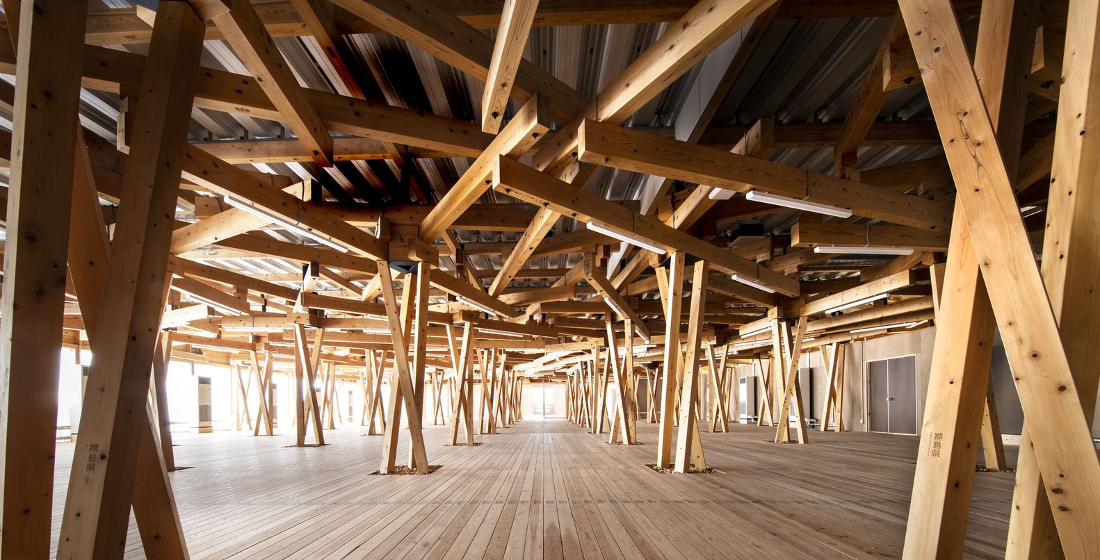 The Plaza utilised up to 40,000 pieces of timber sourced from local governments across Japan (Photo: Instagram / @nikkensekkei_global)