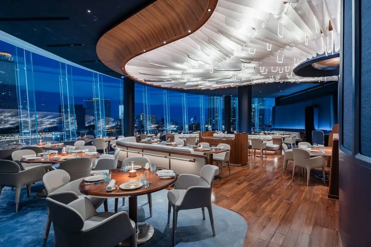 ห้องอาหาร Blue by Alain Ducasse (ภาพ: Blue by Alain Ducasse)