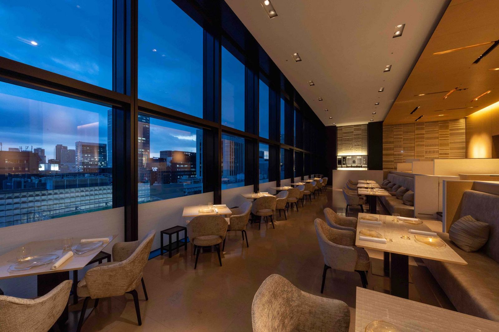 ห้องอาหาร Beige Alain Ducasse กับทิวทัศน์เมืองโตเกียว (ภาพ: Beige Alain Ducasse)