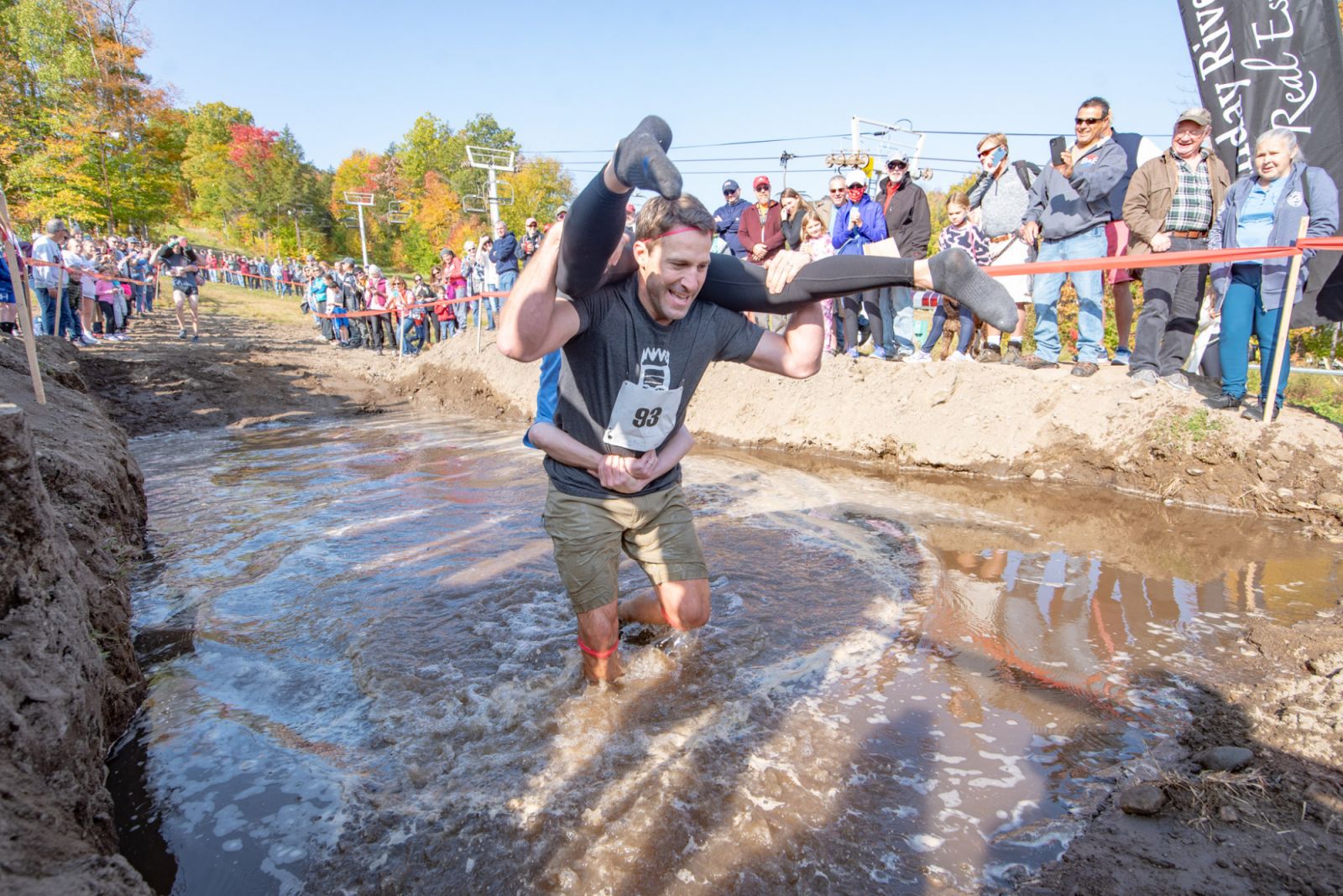 A competitor of the the North American Championship (Photo: www.wife-carrying.org)