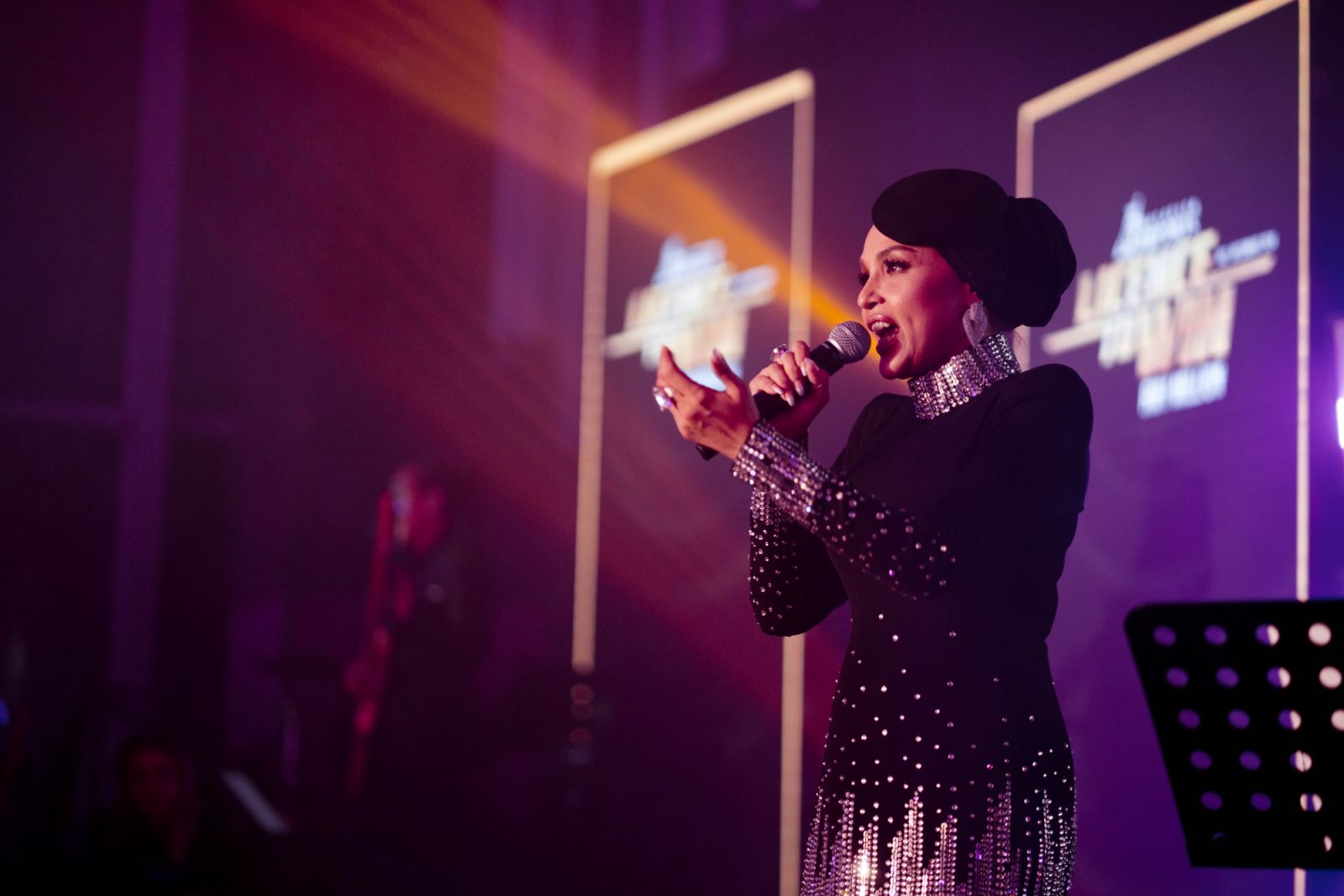 Noryn Aziz opens the event with her rendition of ‘Skyfall’