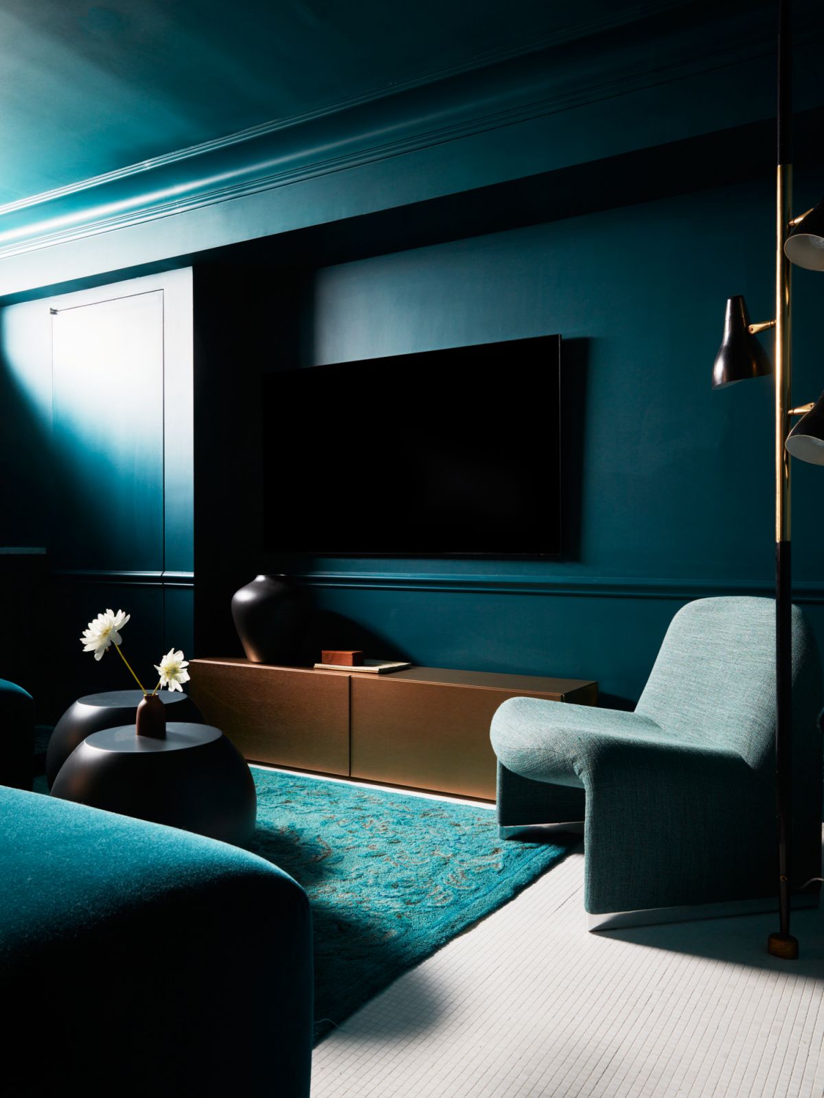 The teal-coloured den is reminiscent of the water or the river nearby