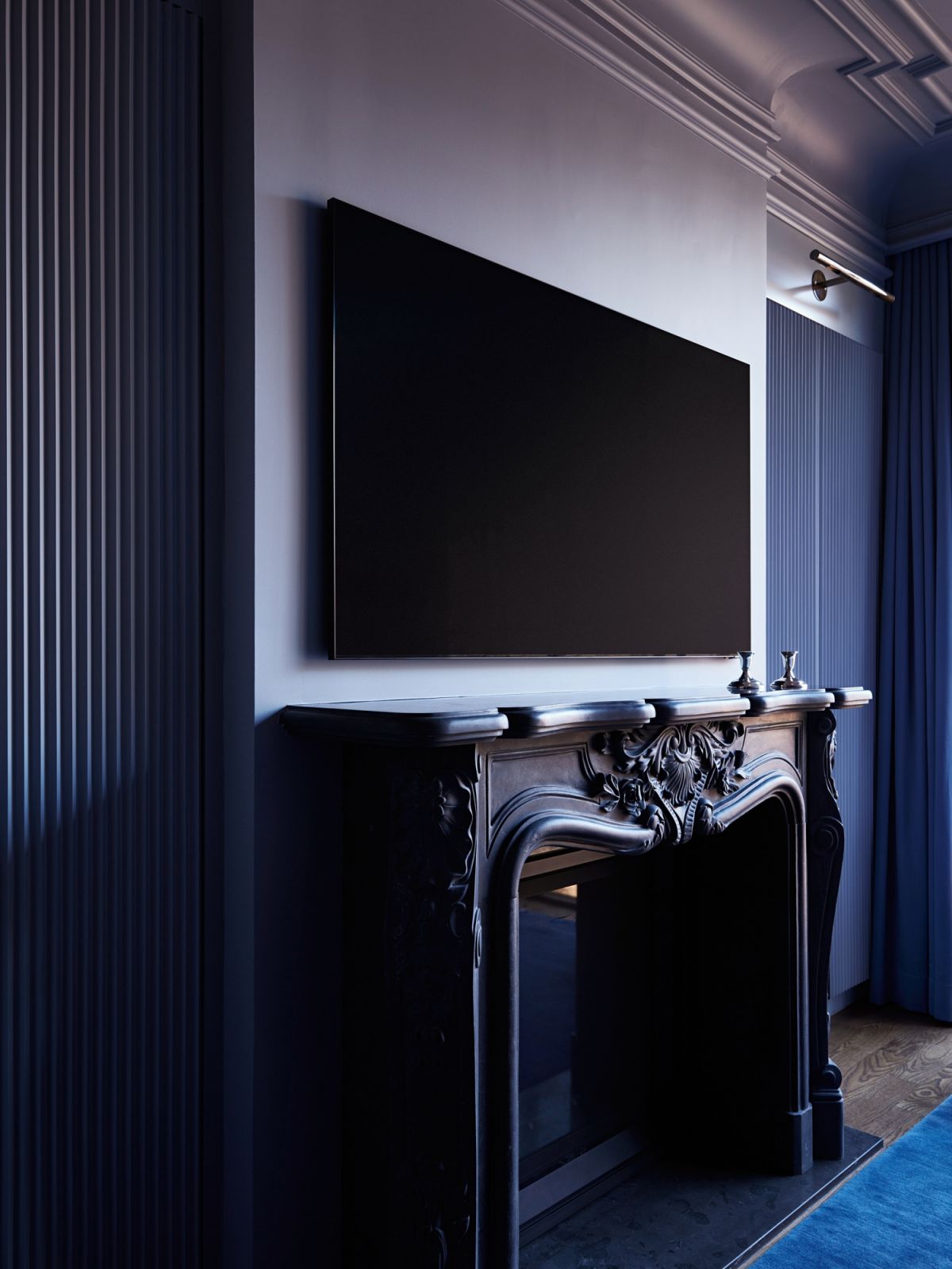 A fluid interplay between the old and the new