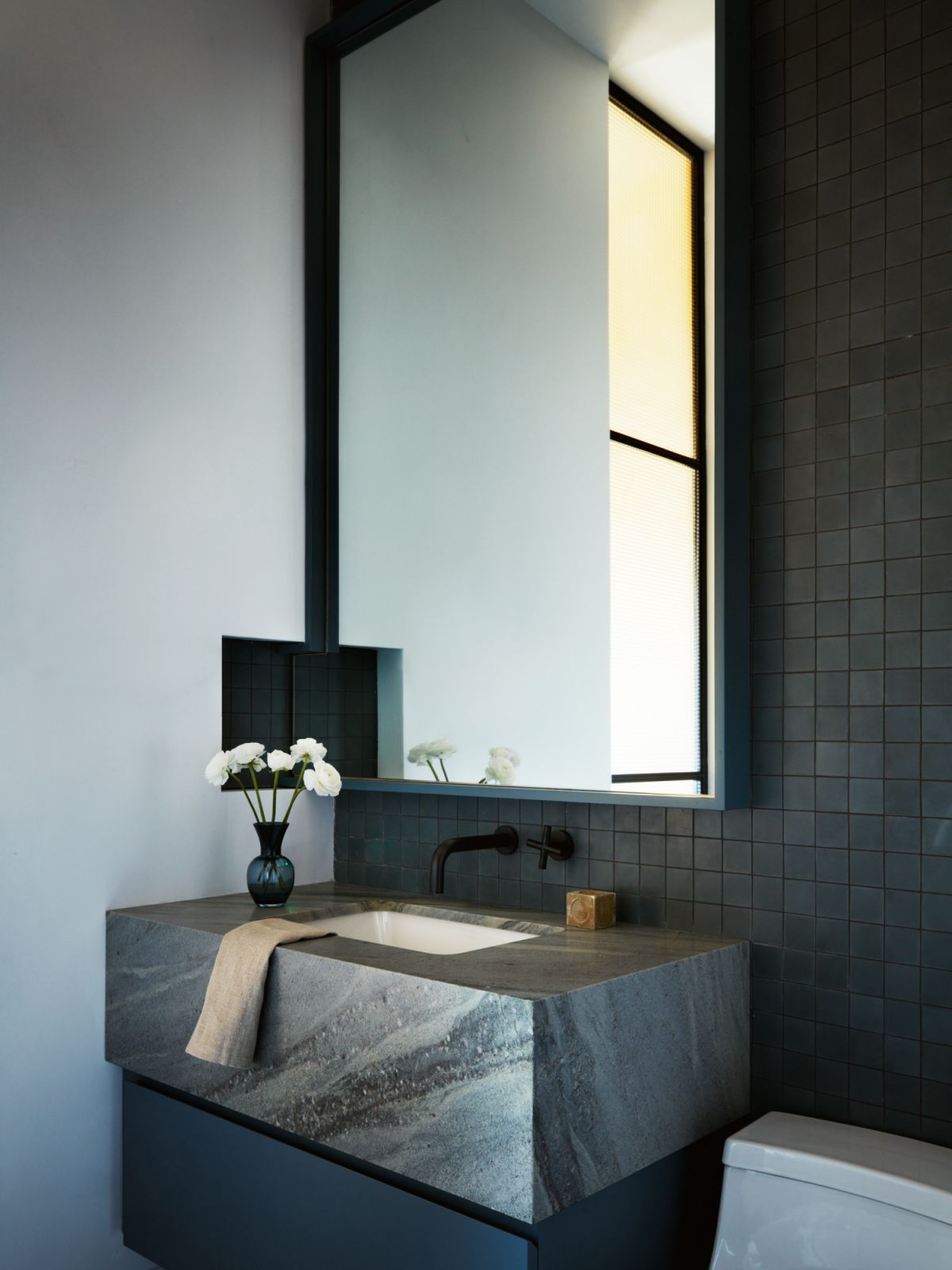 The subtle ensuite bathroom with a boxy square design