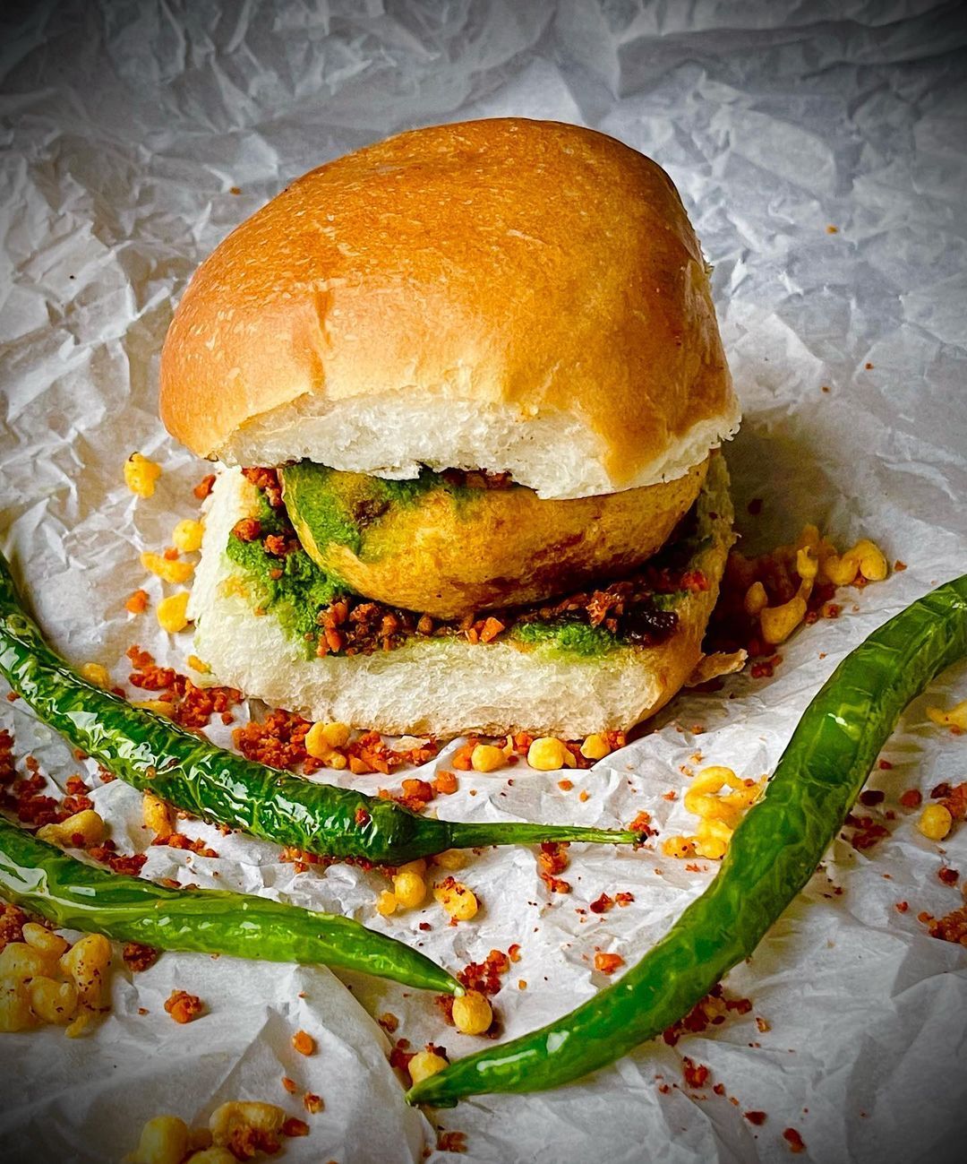 Mumbai’s very own burger, a potato fritter in a bread called vada pav (Photo: instagram / @cook_plate_eat_enjoy)