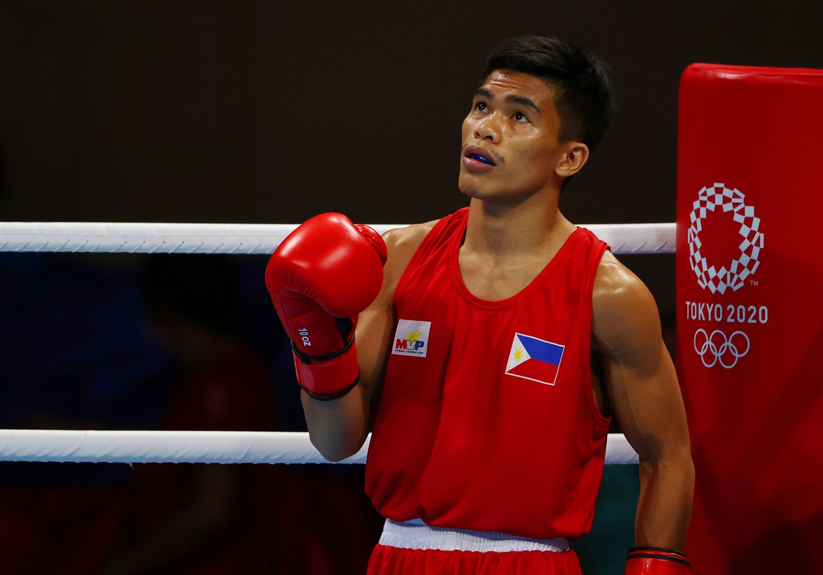 Carlo Paalam of Team Philippines prepares for his fight during the Men's Fly (48-52kg) Final bout with Galal Yafai of Team Great Britain on day fifteen of the Tokyo 2020 Olympic Games at Kokugikan Arena in Tokyo, Japan. (Photo: Buda Mendes/Getty Images)