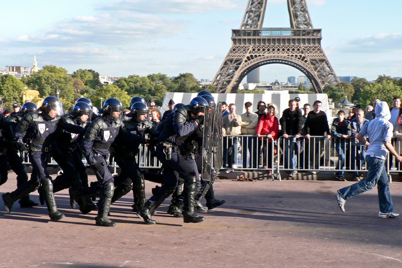 About 30,000 police, increasing to a record 45,000 at peak times, will work on the Olympics and Paralympics over the next four weeks. (Photo: Flickr/philippeleroyer)