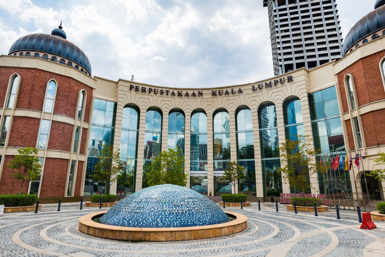 Perpustakaan Kuala Lumpur and community libraries and off-the-grid book cafes to enjoy (Photo: iStock)
