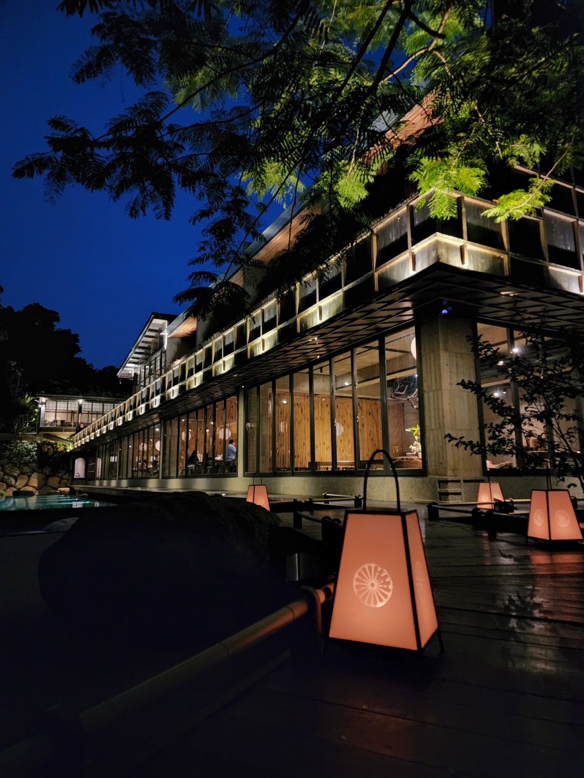 飛花落院夜景_圖飛花落院