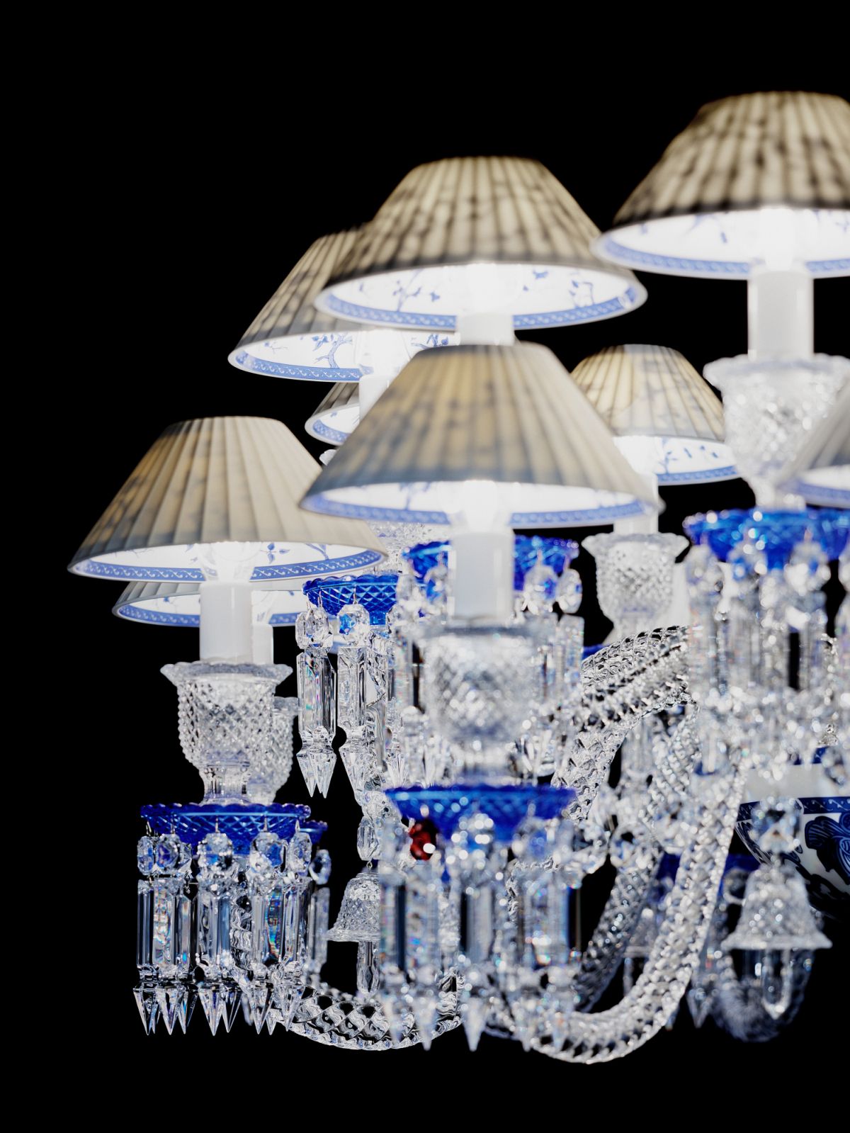 Lamp shapes made of Limoges porcelain to achieve transparency