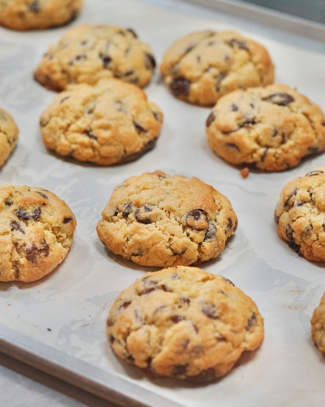 A tray of chocolate chip cookies from Em’s Soft Chunky Cookies (Photo: Instagram / @ems.kl)