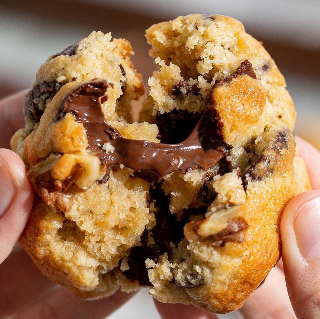 A chocolate chip and walnut cookie (Photo: Instagram / @ems.kl)