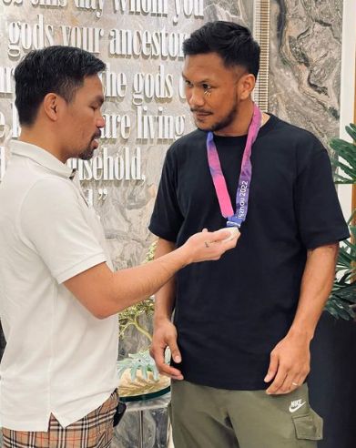 Eumir Marcial together with Manny Pacquiao (Photo: Eumir Marcial/Instagram)