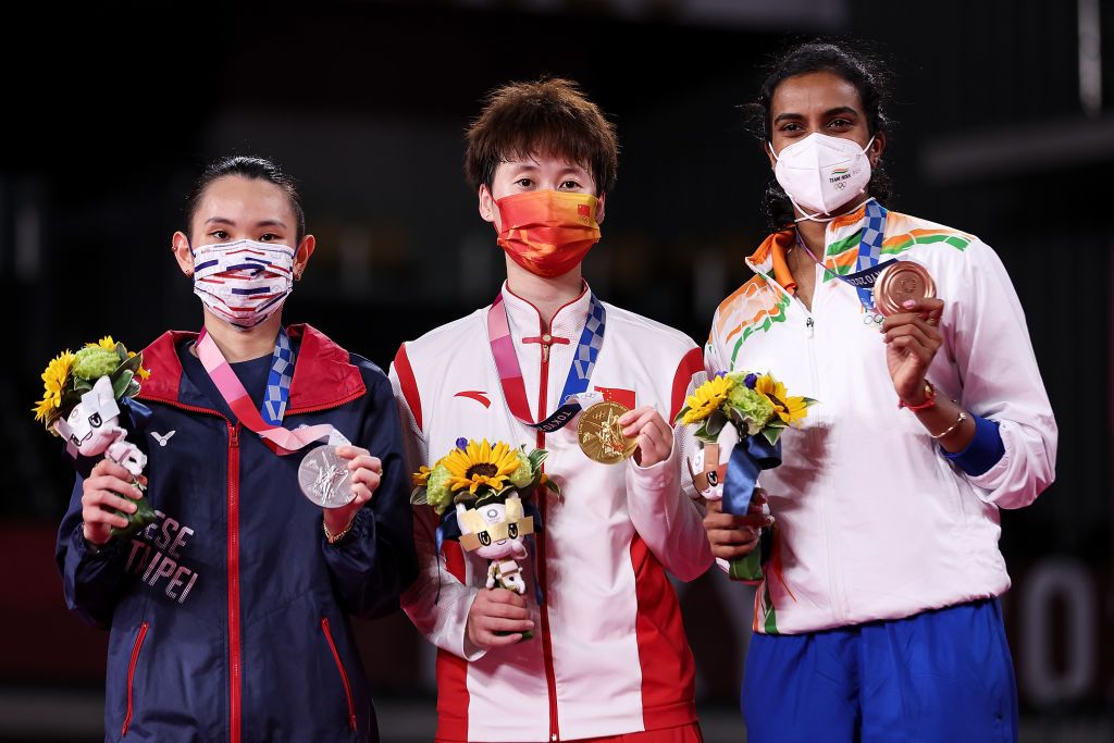 From right to left: Sliver medalist Tai Tzu-Ying from Taiwan, gold medalist Chen Yufei from China and bronze medalist Pusarla Venkata Sindhu from India pose on the podium during the medal ceremony for the women’s singles badminton of the 2020 Tokyo Olympic Games (Photo: Getty Images)