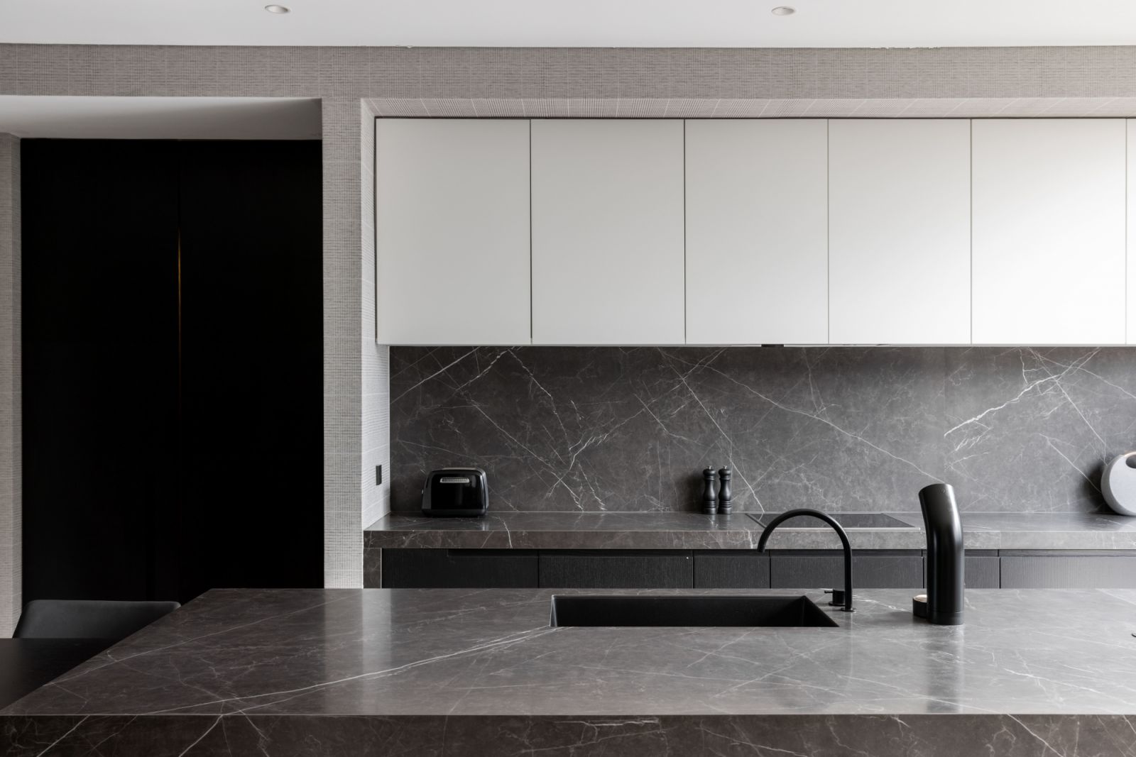 The monochromatic kitchen