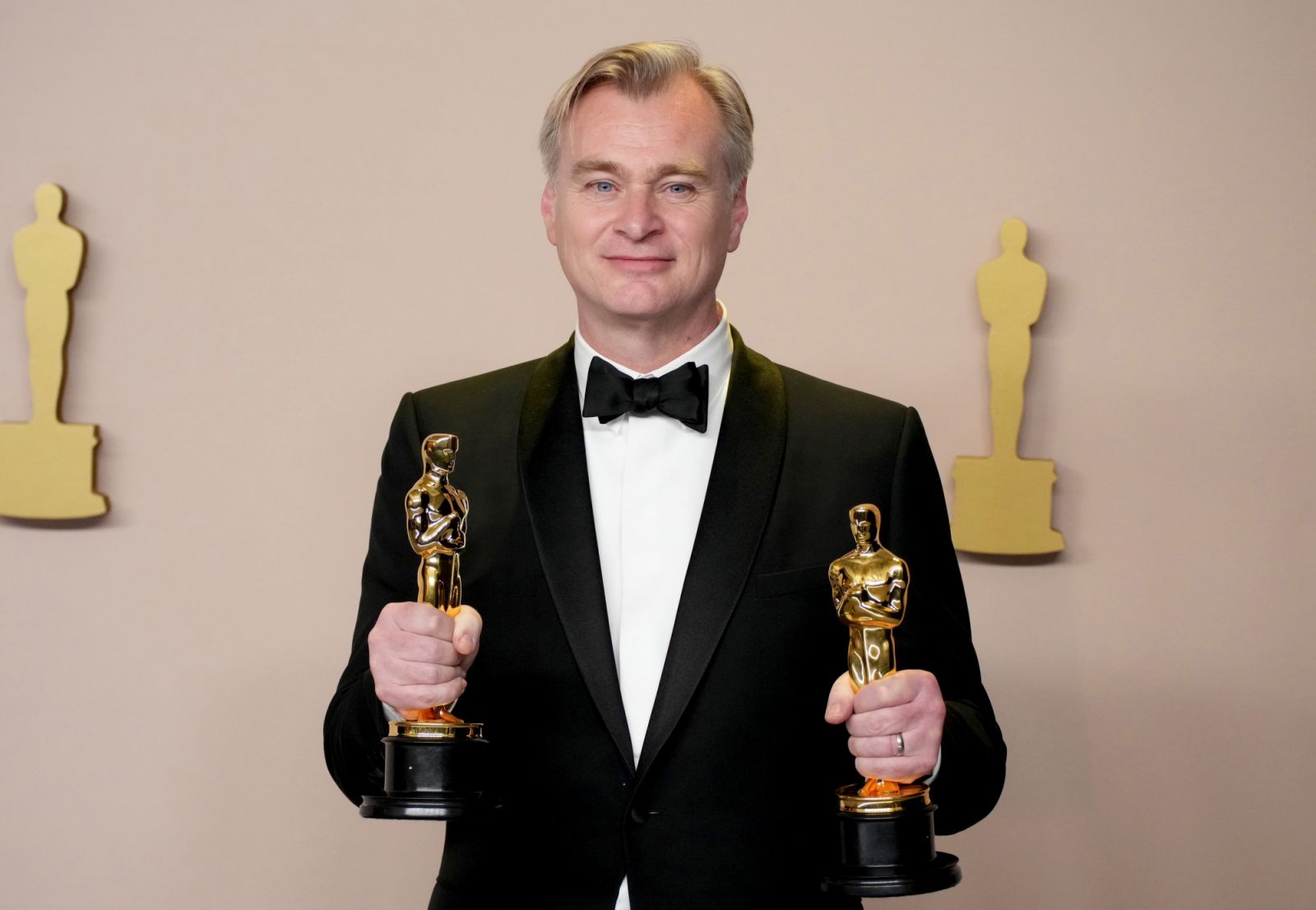 Christopher Nolan photographed with his Academy Awards at the 96th Academy Awards ceremony.