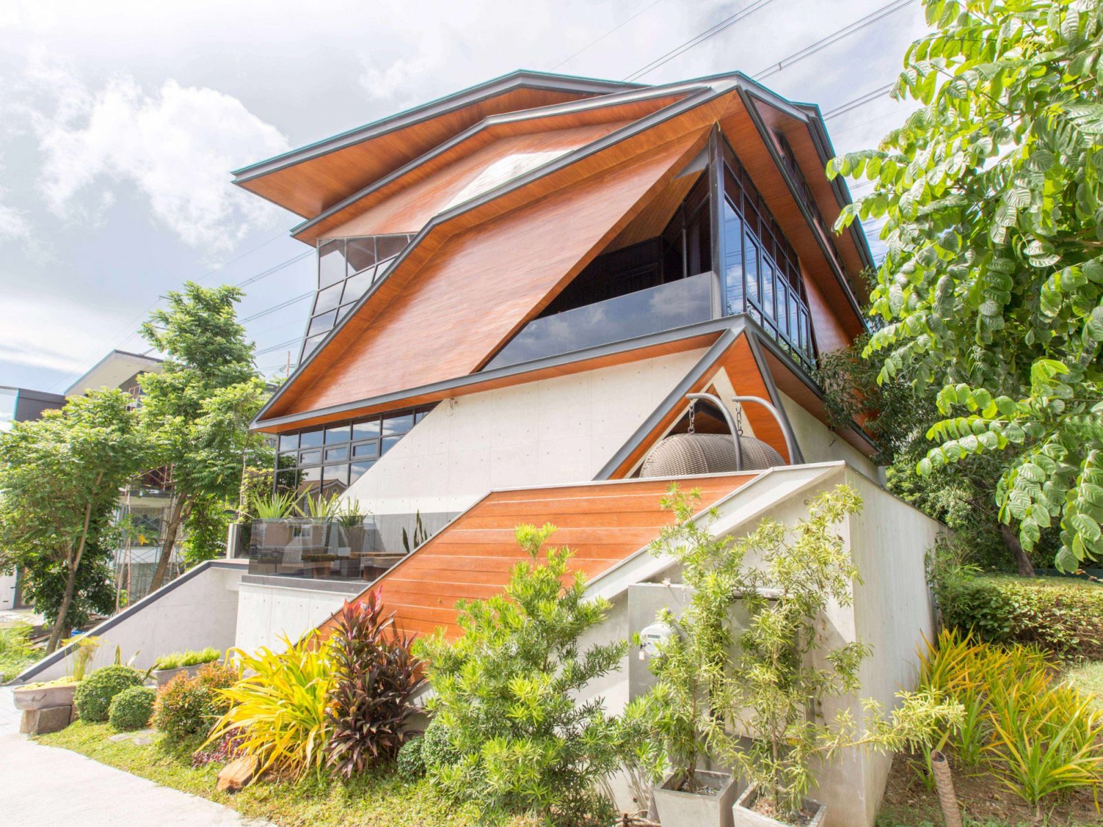 Barchan + Architecture the Residential Project of the Year for its work on the Polygon House, a 700-square-meter two- story house in Taguig