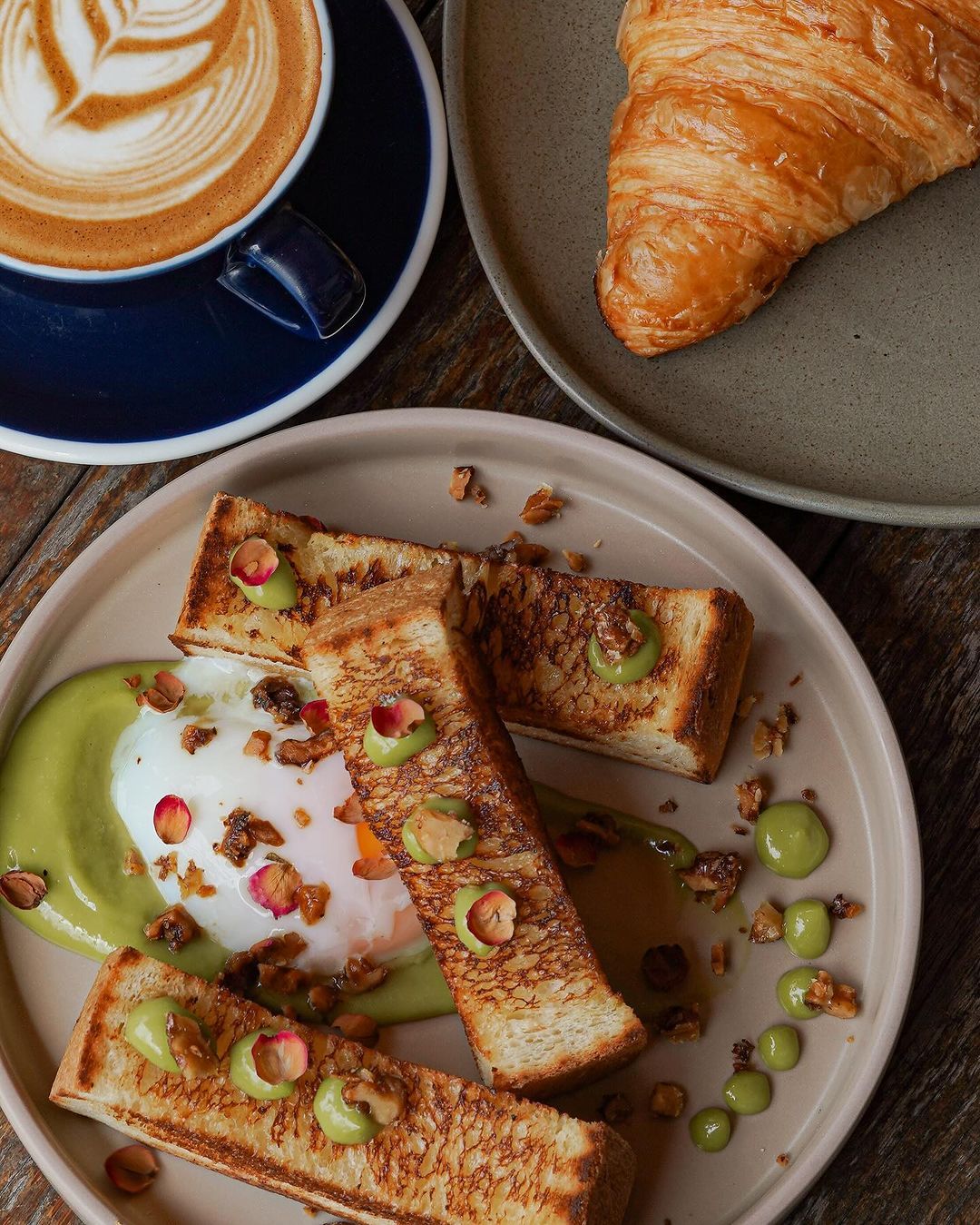 Eggs and toast (Photo: Instagram / @commonerspace)