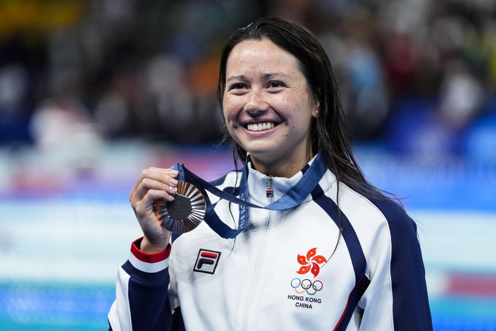PARIS, FRANCE - JULY 29: Bronze medallist Siobhan Bernadette Haughey of Honk Kong poses during the Swimming medal ceremony after the Women's 200m Freestyle Final swimming on Paris La Defense Arena during the Paris 2024 Olympics Games on July 29, 2024 in Paris, France. (Photo By Oscar J. Barroso/Europa Press via Getty Images)