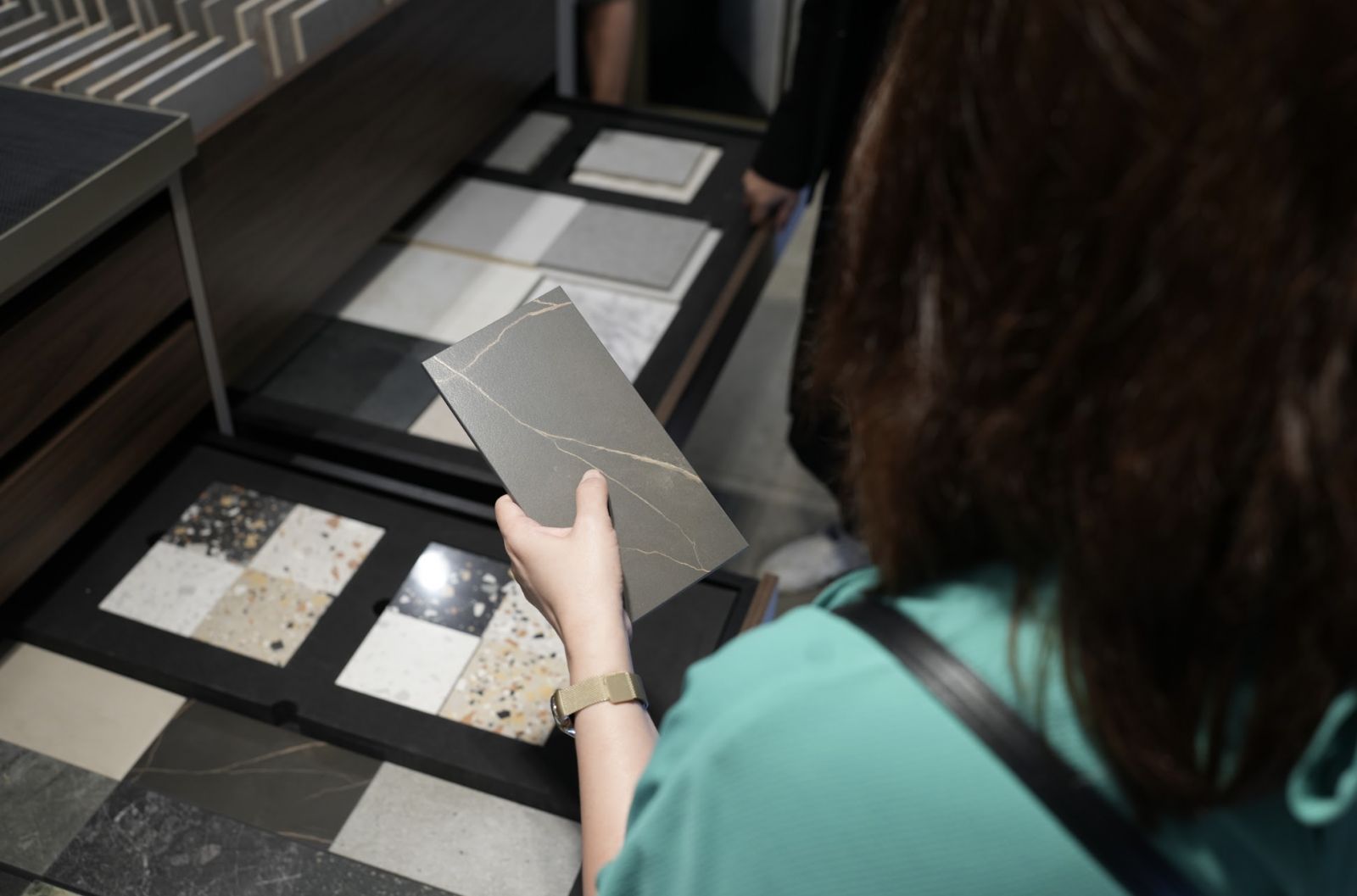 Guests exploring the Porcelanosa showroom