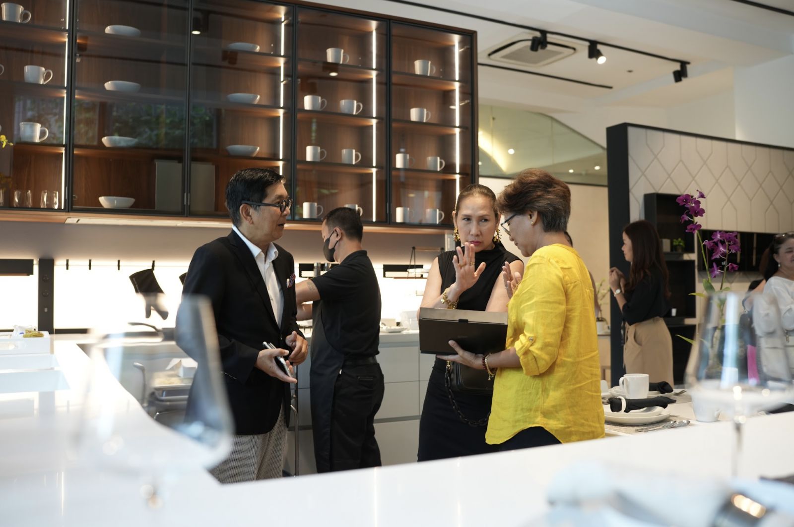 Guests exploring the Porcelanosa showroom