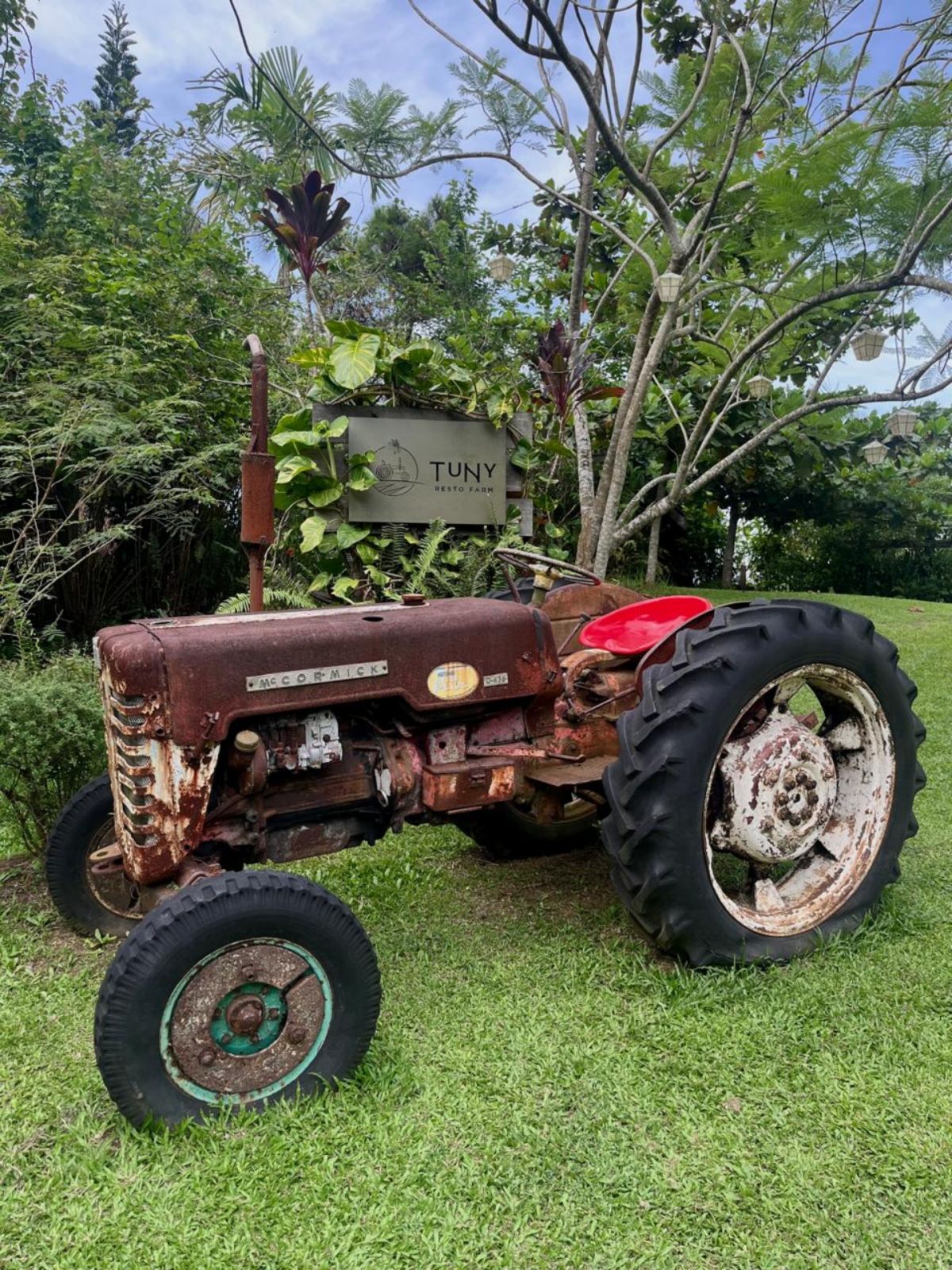 Tuny Resto Farm - Iconic tractor