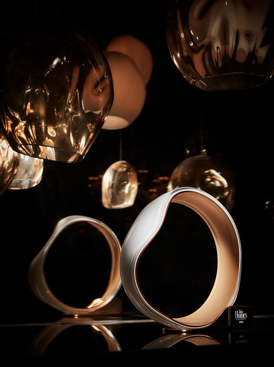 The form Barovier & Toso's Tatler Homes Design Awards 2024 - Singapore trophy is one of a kind