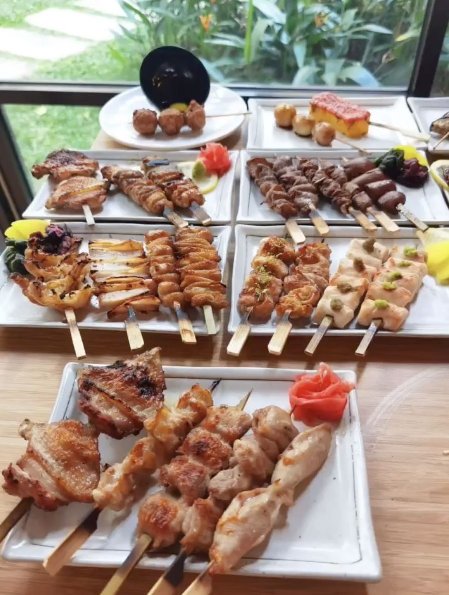 An assortment of yakitori (Photo: Instagram / @ryori_kitchen)