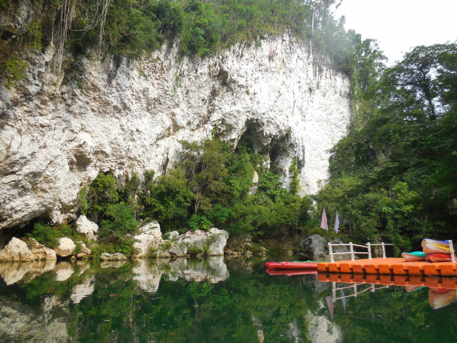 Entrance to the Panhulugan Cave at the Sohoton Natural Bridge Park (Photo: Wikimedia Commons/Lawrence Ruiz)