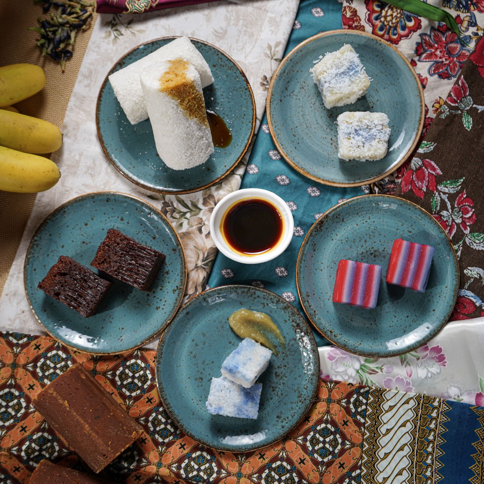 Rempapa's multi-ethnic kueh box pays an ode to Singapore's cultural diversity (Photo: Rempapa)