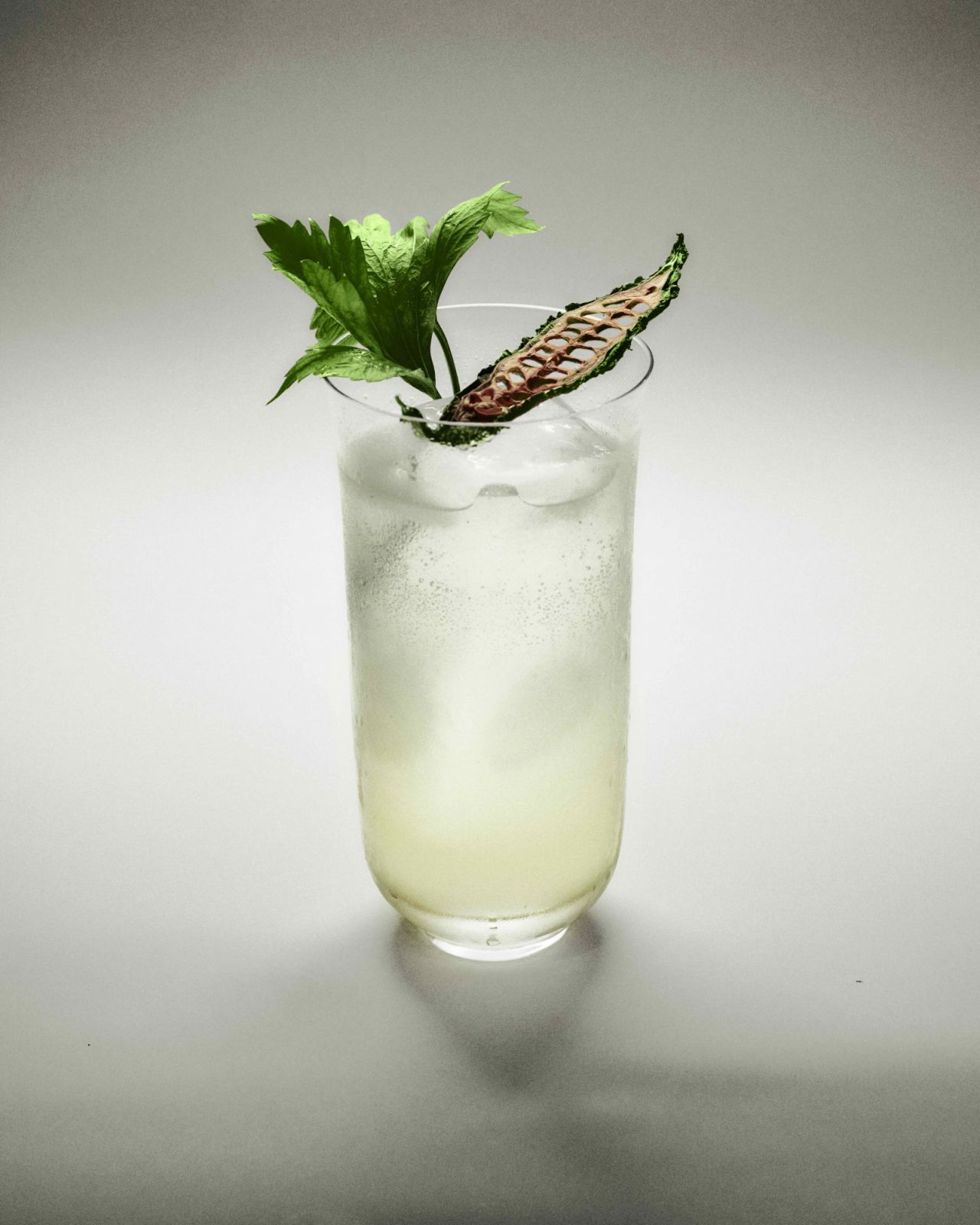 Bitter is Good ที่มีส่วนผสมของจินที่อินฟิวส์กับเปลือกส้ม จับคู่กับมะระขี้นกและขึ้นฉ่าย