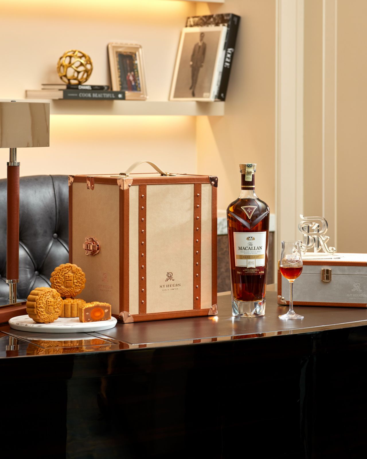 Classic Mooncake Trunk with The Macallan Rare Cask (Photo: The St Regis Kuala Lumpur)