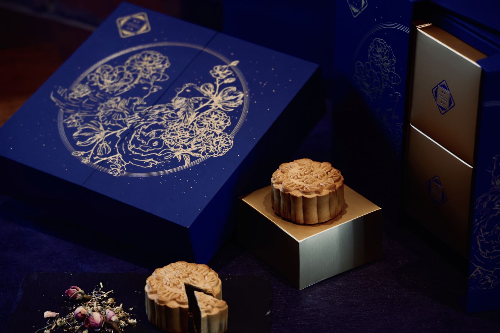 Lunar Treasures Mooncake Collection (Photo: Four Points by Sheraton Kuala Lumpur, Chinatown)