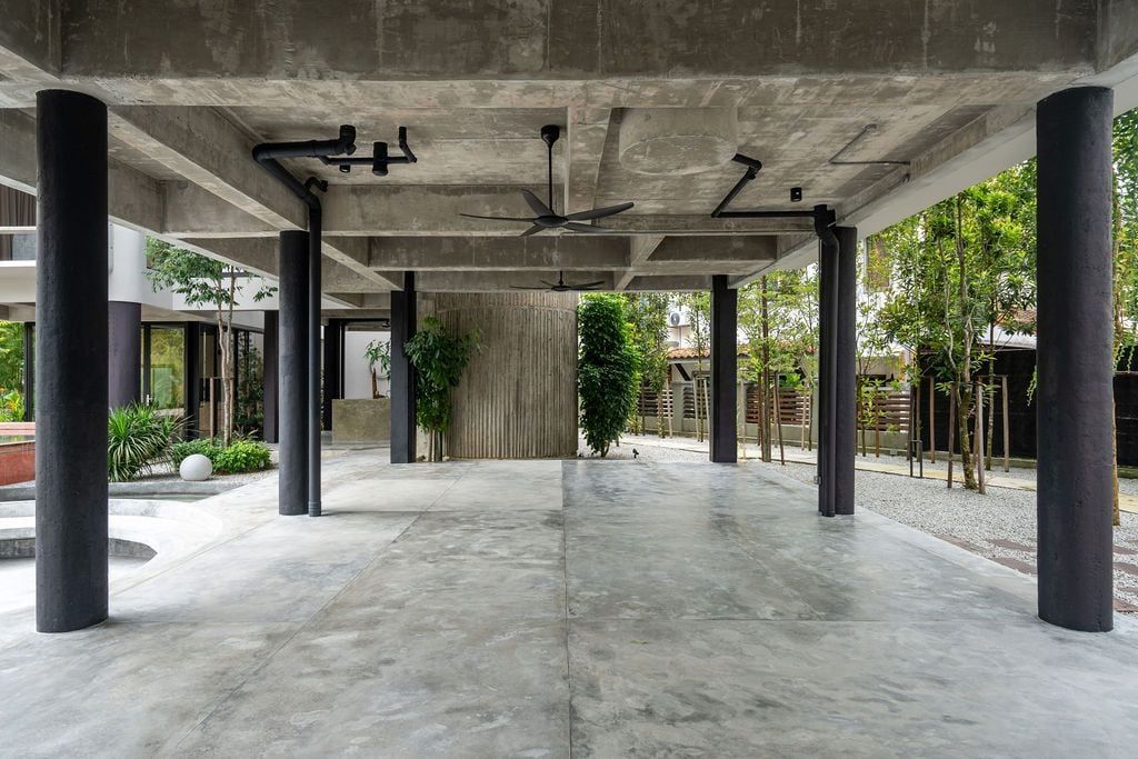 The use of concrete surfaces is a hallmark of Brutalism (Photo: Bricks Begin)