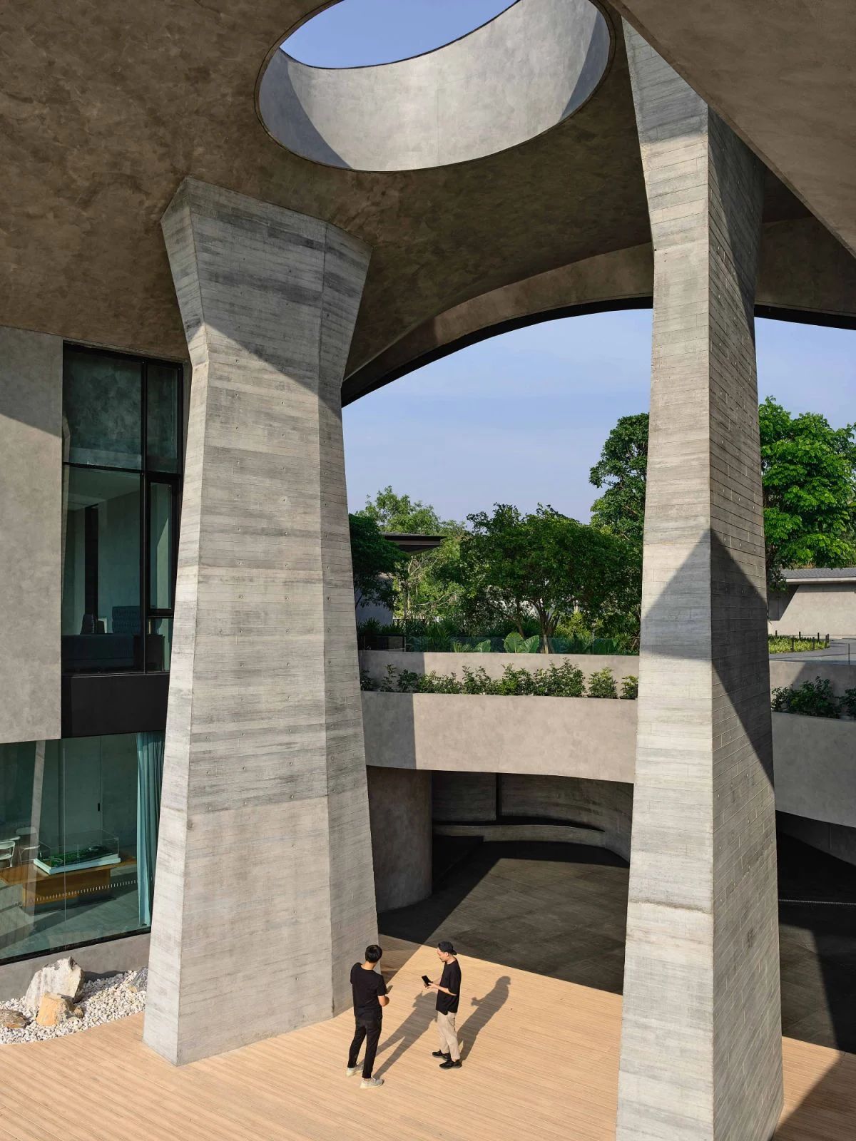 Majestic structural columns reminiscent of the monolithic forms of the past (Photo: Derek Swalwell)