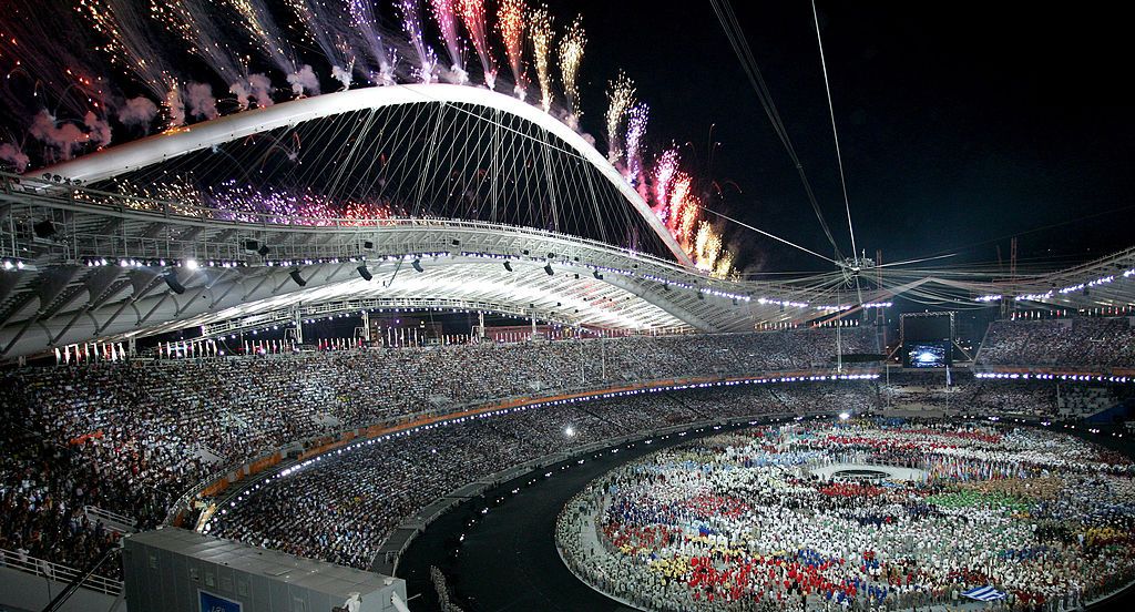 2004年雅典奧運落幕後,由於財政赤字造成希臘的經濟危機,間接造成希臘國內景氣蕭條、失業率攀升等嚴重經濟問題。 (Photo by Chris Ivin/Getty Images)