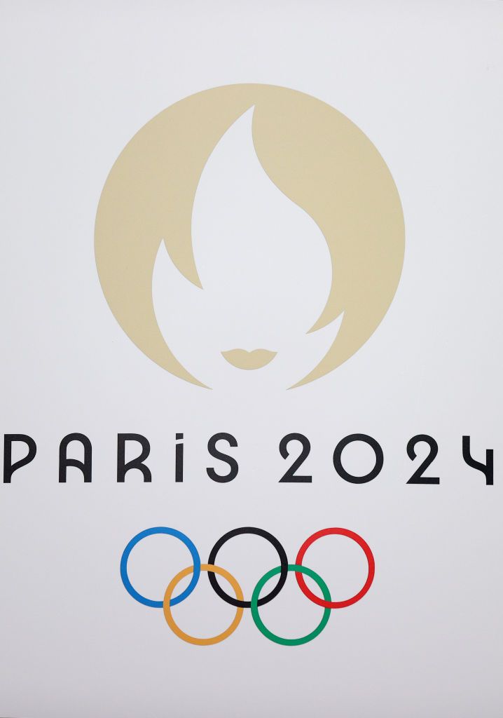 巴黎奧運的Logo設計特別融入了聖火以及女性的臉龐。(Photo by Mike Lawrie/Getty Images)