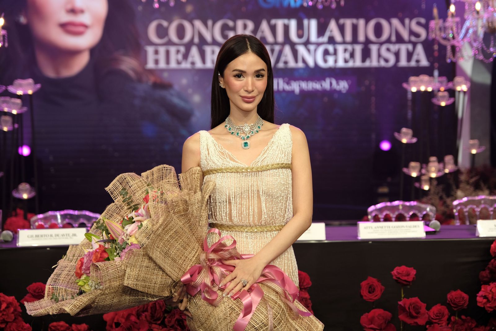 Heart Evangelista poses with a boquet (Photo: GMA Network)