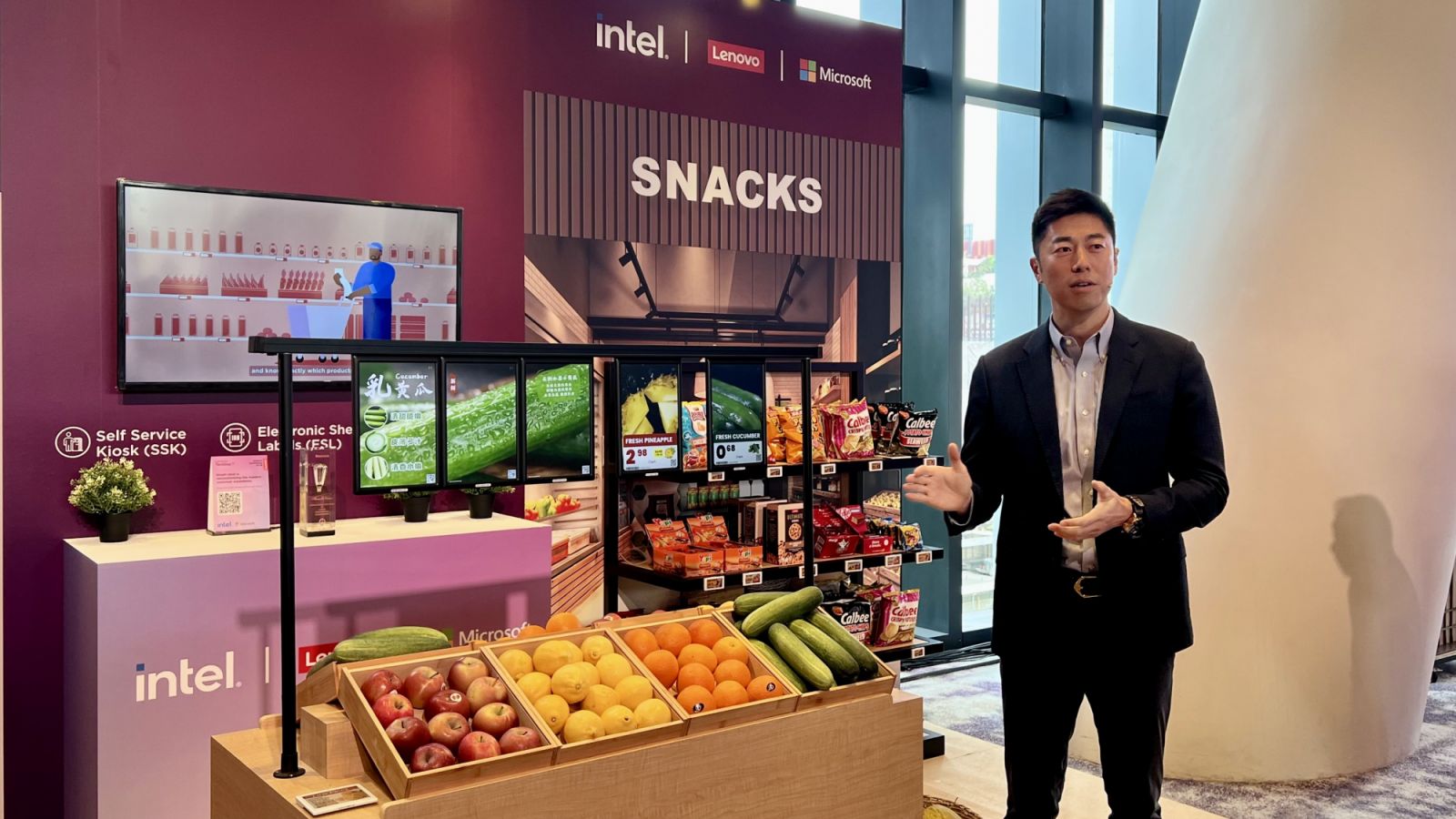 Edited-Lawrence Yu, general manager of Lenovo Retail Solutions, demonstrated the award-winning suite of smart solutions for retailers including self-service kiosks and digital signages which reduce paper wastage