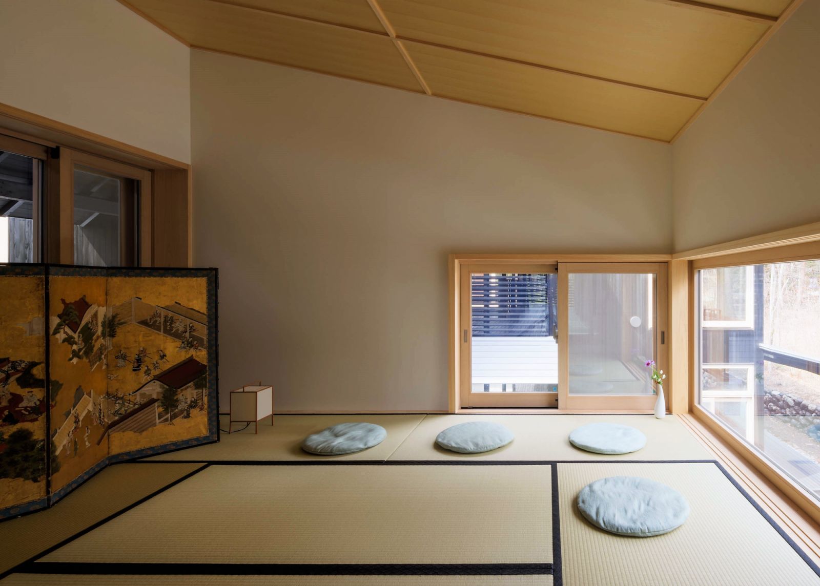 The teahouse with original ukiyo-e woodblock prints (Photo: Kenichi Suzuki)