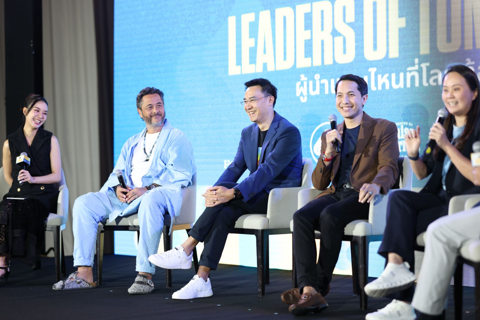 เวทีเสวนาภายใต้หัวข้อ ‘Redefining Leaders of Tomorrow ผู้นำแบบไหน…ที่โลกต้องการ’ โดย Cyril Kongo, วสุพล ธารกกาญจน์, ดร.สันติธาร เสถียรไทย และมณีรัตน์ อนุโลมสมบัติ